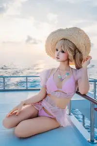 Coser Chunmomo's Enchanting Sunset Yacht Photoshoot - Part02-28