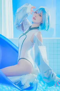 Captivating Cosplay: Coser Ely_eee ElyEE presents "Clear Blue Drift" – A mesmerizing blue fantasy-16
