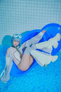Captivating Cosplay: Coser Ely_eee ElyEE presents "Clear Blue Drift" – A mesmerizing blue fantasy-14