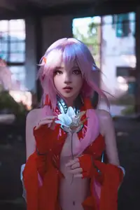 Coser Transforms into Inori Yuzuriha: A Captivating Guilty Crown Vision-0