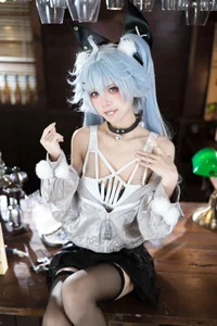 The Art of Healing: A Dreamy Florence 'Medical Heart' Cosplay Inspiration-6