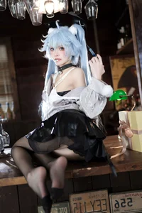 The Art of Healing: A Dreamy Florence 'Medical Heart' Cosplay Inspiration-3