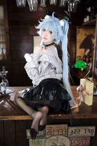 The Art of Healing: A Dreamy Florence 'Medical Heart' Cosplay Inspiration-5