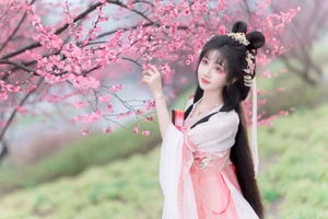 A Floral Dreamscape: YiTuYu Vol.8854 Qi Luo Sheng De Xiao Su Su in Hanfu-5