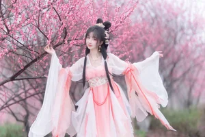 A Floral Dreamscape: YiTuYu Vol.8854 Qi Luo Sheng De Xiao Su Su in Hanfu-20