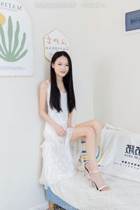 BoBoSocks Chinese Model No.551: Elegant Charm in Light Dress and High Heels-18