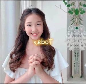 Radiant 15-Year-Old Idol Visuals: A Closer Look at Her Ethereal Stage Style-4