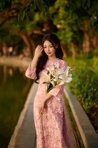 Captivating Vietnamese Beauty in Pink Ao Dai by the Lakeside at Sunset-5