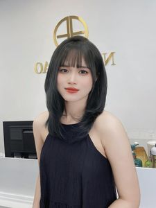 Beautiful Girl: Youthful Short Layered Hair & Dynamic Style - Beautiful Girl Photo-5