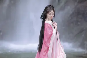 YiTuYu Vol8765 Yi Xiao Zhi Zhi Zhi Zhi Ethereal Pink Hanfu Beauty by the Waterfall-7