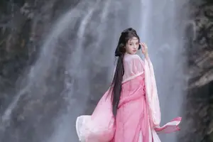 YiTuYu Vol8765 Yi Xiao Zhi Zhi Zhi Zhi Ethereal Pink Hanfu Beauty by the Waterfall-14