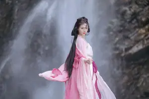YiTuYu Vol8765 Yi Xiao Zhi Zhi Zhi Zhi Ethereal Pink Hanfu Beauty by the Waterfall-2