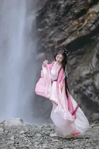 YiTuYu Vol8765 Yi Xiao Zhi Zhi Zhi Zhi Ethereal Pink Hanfu Beauty by the Waterfall-1