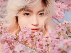 YiTuYu Art Language Vol.8665: Ten Ten's Radiant Beauty Amidst Cherry Blossoms - Captivating Spring Portrait-8