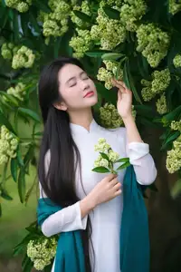 VGU No.172: Captivating Vietnamese Ao Dai Student in a Dreamy Moment, Showcasing Pure Grace Amidst Nature.-0