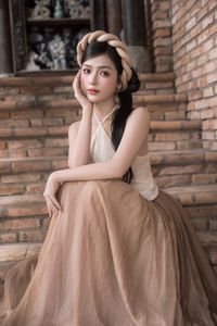 Graceful Beauty of a Vietnamese Girl in Traditional Ao Yem Attire-2