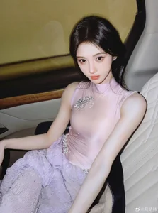 Classic Elegance and Poetic Grace in Lace-3