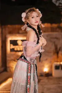 YiTuYu Vol.8788: Xiao Jiang - An Enchanting Asian Muse in Exquisite Classical Attire-4