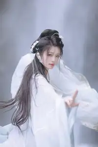 YiTuYu Vol.8709: Chi Yan Zai Zhe Li - Ethereal Beauty of a Wuxia Legend-15