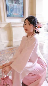 Elegant Pink Silk Ao Dai: Traditional Vietnamese Culture and Timeless Fashion for Women-10