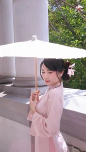 Elegant Pink Silk Ao Dai: Traditional Vietnamese Culture and Timeless Fashion for Women-3