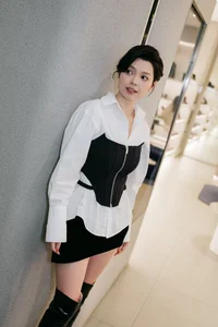 Elegant Beauty and Timeless Style: Capturing the Sweet and Radiant Aesthetic of Vietnamese Actress Xuan Van in Natural Settings-3