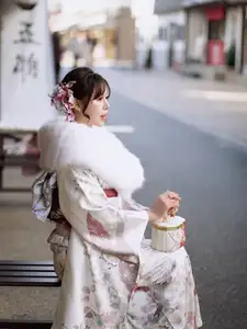 Viet Phuong Thoa: Enchanting Beauty in Traditional Japanese Kimono.-4