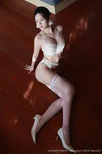 Ding Dang DD Shines in XiuRen No.10721: Elegant Allure and Delicate Beauty-12