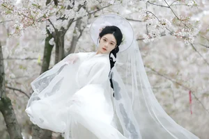 Ethereal Beauty of Sui Sui Ru Yi in YiTuYu Art Language Vol.8880 Amidst Blossoms-3