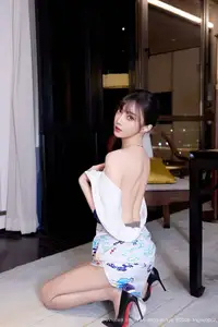 XiuRen No.10741 Yue Er Yue Er: Elegant Asian Charm in Modern Cheongsam Amidst City Night-40