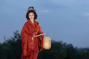 Timeless Elegance YiTuYu Vol8656 Yun An Traditional Beauty with Lantern at Dusk-12