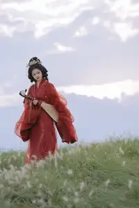 Timeless Elegance YiTuYu Vol8656 Yun An Traditional Beauty with Lantern at Dusk-4