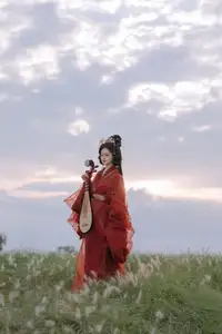 Timeless Elegance YiTuYu Vol8656 Yun An Traditional Beauty with Lantern at Dusk-6