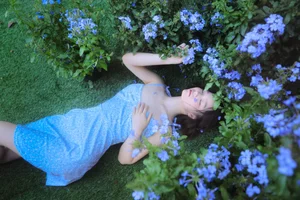 Radiant Summer Portraits: YiTuYu Art Language Vol.9384 Featuring Bu Shi Jiang Zi in Sun-Drenched Blue Snowflake Aesthetic-22