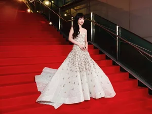 Stunning Red Carpet Elegance: Khả Ngân Shines as a Cinematic Muse in a Breathtaking Evening Gown and High-Fashion Glamour-9