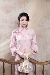 Graceful Pink Ao Dai: Alluring Traditional Vietnamese Beauty Unveiled-2