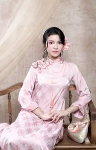 Graceful Pink Ao Dai: Alluring Traditional Vietnamese Beauty Unveiled-1