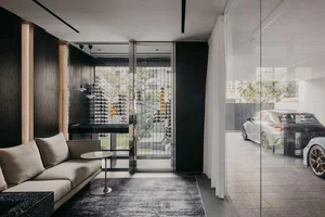 Modern Villa Architecture: Innovative Vertical Design Utilizing Natural Light and Minimalist Glass Elements for Contemporary Luxury Living-10