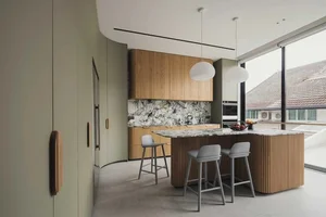 Modern Villa Architecture: Innovative Vertical Design Utilizing Natural Light and Minimalist Glass Elements for Contemporary Luxury Living-6