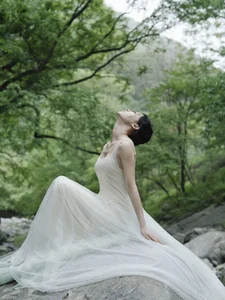 Man Moto Satomi in YiTuYu Art Language Vol.9227: Breathtaking Valley Portrait Series and Aesthetic Nature Photography-10