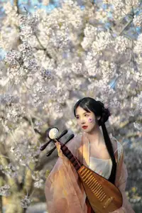Jian Ying Tao Nai: Elegant Asian Muse Amidst Spring Blossoms - YiTuYu Art Language Vol.8617-11