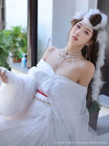 The Ethereal Elegance of Jin Yun Xi Yuki: A Modern Visual Masterpiece-24