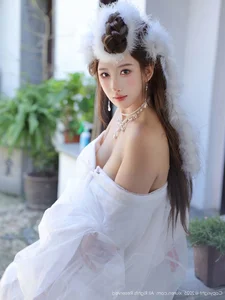 The Ethereal Elegance of Jin Yun Xi Yuki: A Modern Visual Masterpiece-16