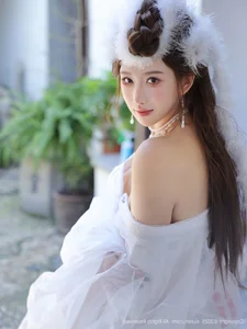 The Ethereal Elegance of Jin Yun Xi Yuki: A Modern Visual Masterpiece-4