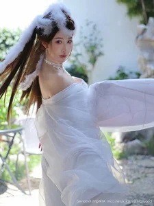 The Ethereal Elegance of Jin Yun Xi Yuki: A Modern Visual Masterpiece-11