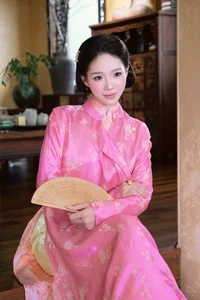 Vintage Elegance: The Timeless Beauty of Traditional Vietnamese Silk-0