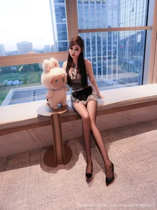 Chic Gray Fashion Inspiration: Tian Ni in XiuRen No.10884 – Elegant Editorial Photography and Modern Style Portraits for Your Aesthetic Moodboard-7