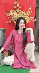 Elegant Traditional Vietnamese Silk Áo Dài: Timeless Grace and Feminine Beauty for Every Occasion-2