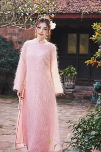 Elegant Pink Vietnamese Ao Dai - Traditional Silk Long Dress for Cultural Events and Timeless Asian Fashion-1