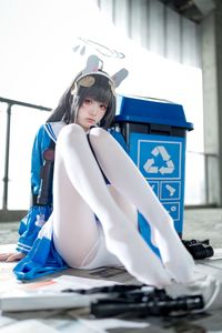 Coser Jiu Qi Miao as Kasasawa Miyu: Captivating Blue Archive Cosplay in Sailor Uniform & Bunny Ears. View 0044-21
